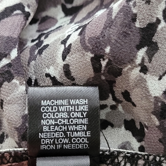 Express | Dark Floral Sheer Ruffle Top Keyhole Button EUC 2010 Women's XS - Picture 15 of 16